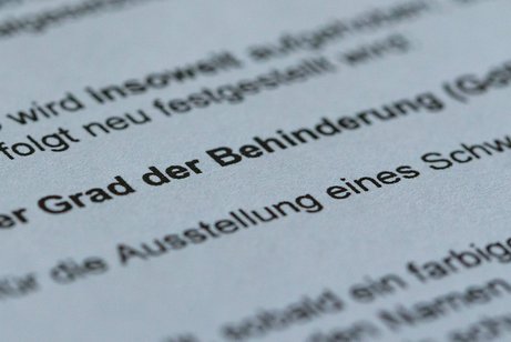 Ausschnitt aus einem Feststellungsbescheid, in dem der Grad der Behinderung mitgeteilt wird. 