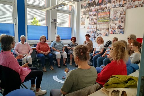 VdK Relax : Zeit für MICH Die Frauen sitzen im Kreis.