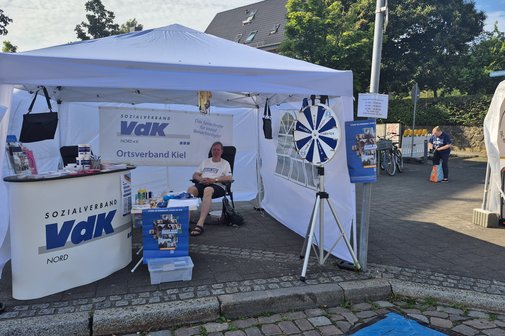 Verdiente Frühstückspause nach dem Aufbau Verdiente Frühstückspause nach dem Aufbau