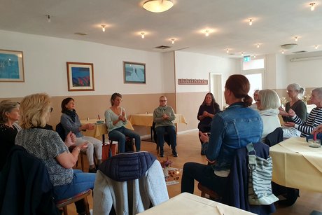 VdK Relax: Zeit für MICH Die Frauen sitzen im Kreis.