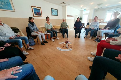 VdK Relax : Zeit für MICH Die Frauen sitzen im Kreis.