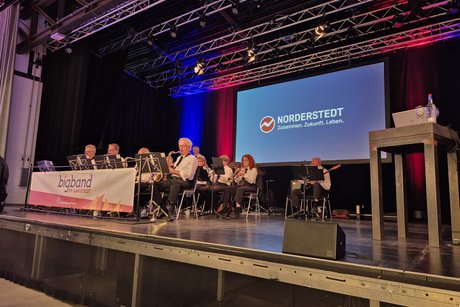Die Musikband der freiwilligen Feuerwehr Sommerfest des Ehrenamts in Norderstedt