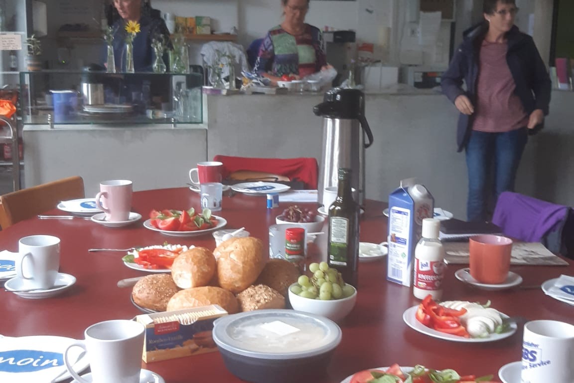 1. Frauenfrühstück in Hohenlockstedt Frühstücksvorbereitungen