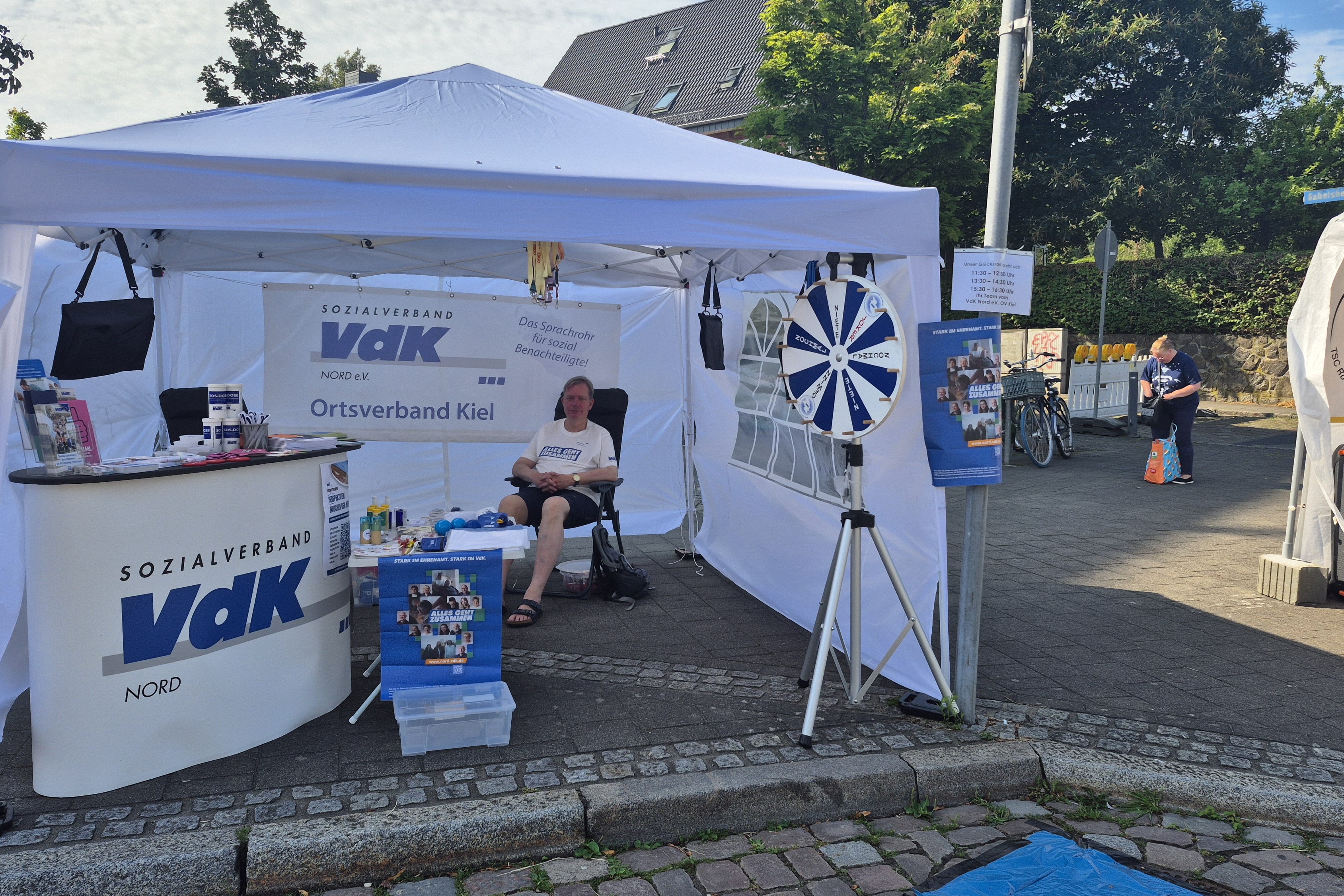 Verdiente Frühstückspause nach dem Aufbau Verdiente Frühstückspause nach dem Aufbau